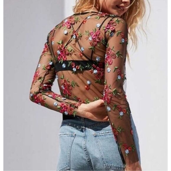 Urban Outfitters Sheer mesh Embroidered Black Floral Crop Top Size S NWT - Picture 2 of 9